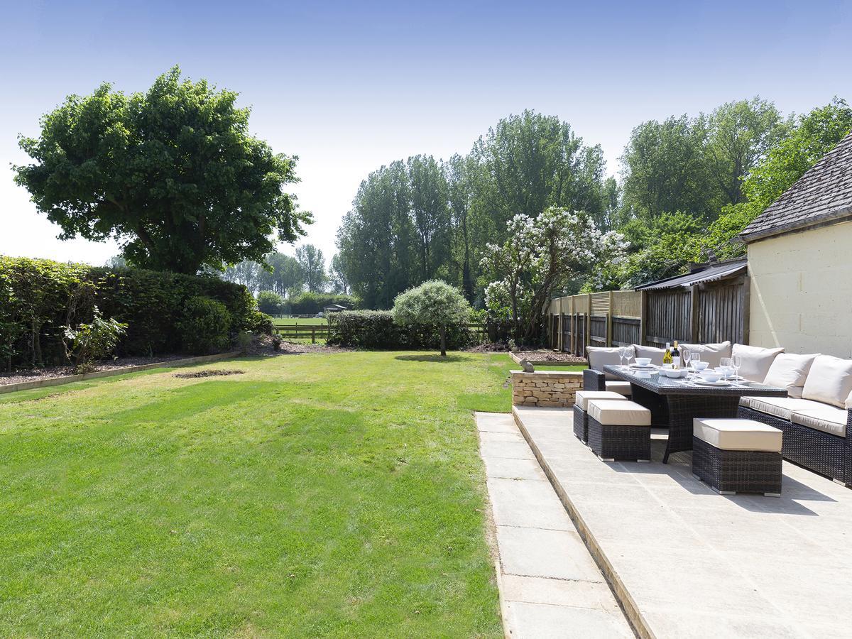 South Winds Villa Bourton-on-the-Water ภายนอก รูปภาพ