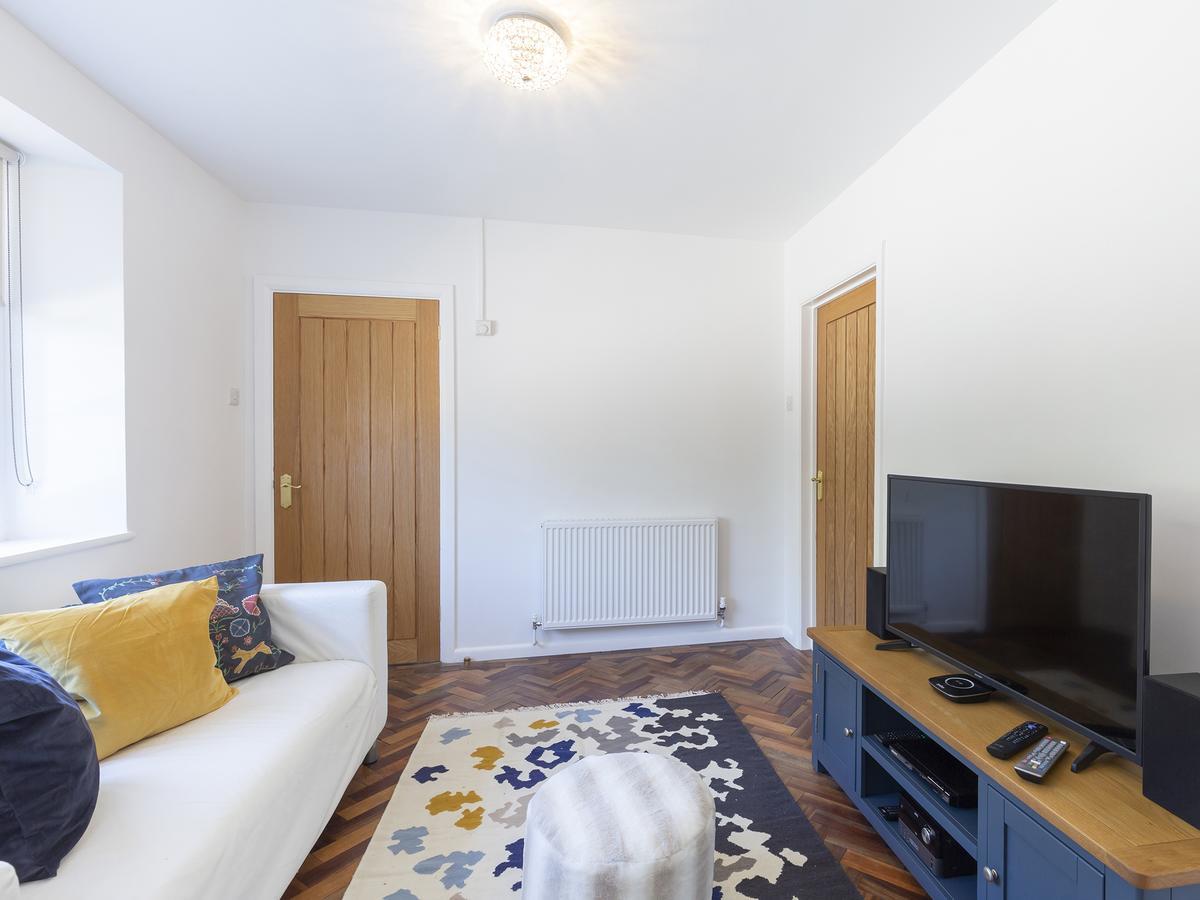 South Winds Villa Bourton-on-the-Water ภายนอก รูปภาพ